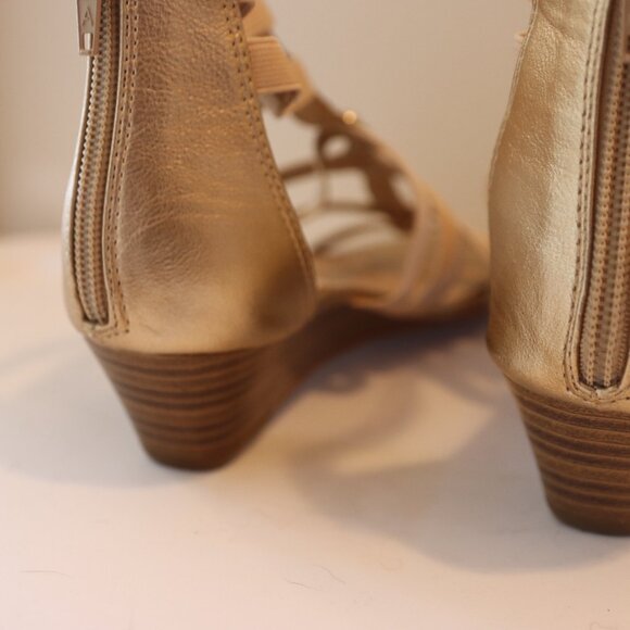 A2 By Aerosoles Gold Sparkle Gladiator wedge Sandals Zip back size 8.5 Casual - Picture 7 of 14